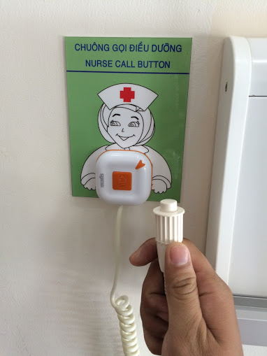 giới thiệu về nút chuông gọi y tá được lắp đặt tại khoa ngoại bệnh viện quốc tế