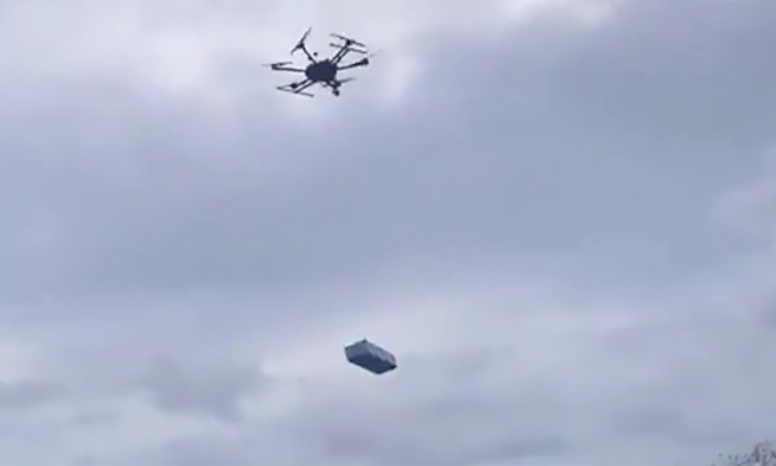 drone phục vụ tại sân golf