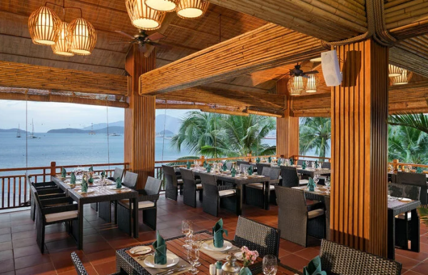 Nhà hàng Oceania tại Vinpearl Resort & Spa Nha Trang Bay