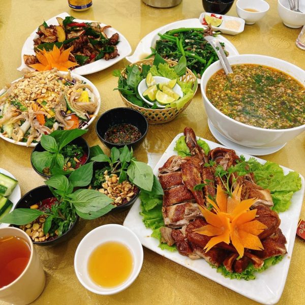 Nha-hang-Huy-Linh-Vua-Vit-Troi-600x600.jpg